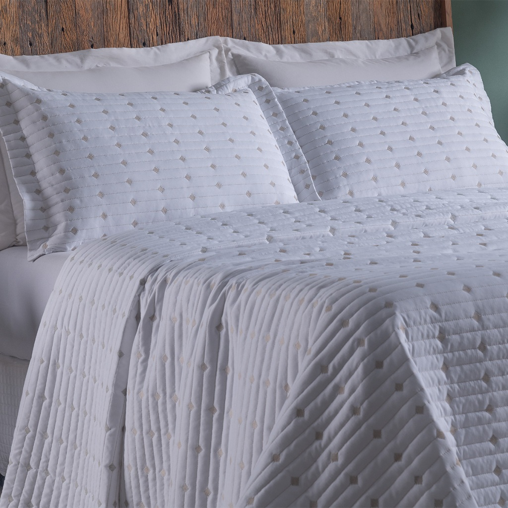 Cobre Leito Bordado Luxury Touch – Casal 3 Peças
