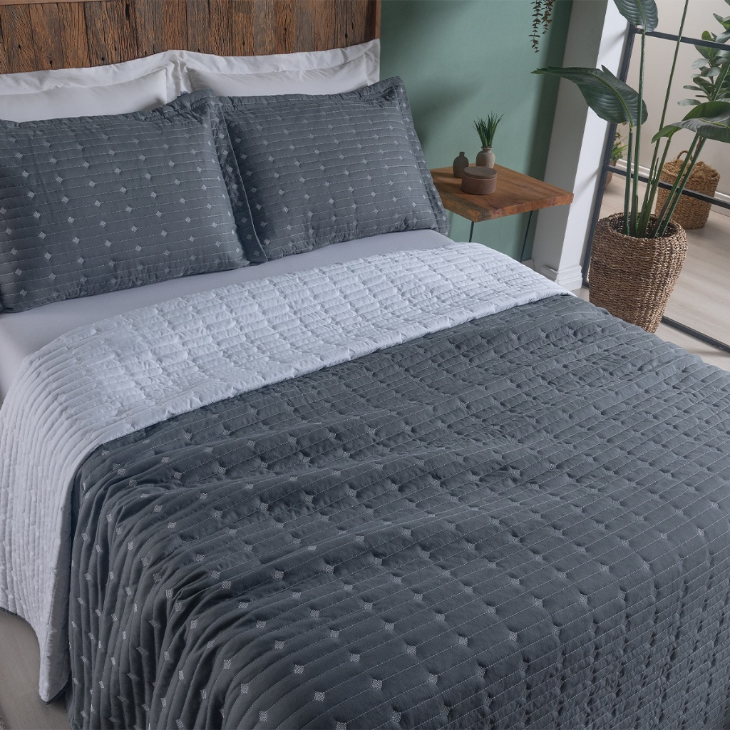 Cobre Leito Bordado Luxury Touch – Casal 3 Peças